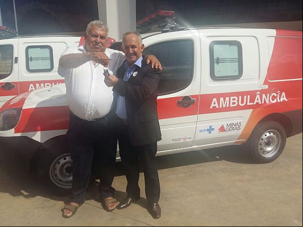 Prefeito consegue ambulância que atenderá Distrito de Santo Antônio da Serra. Foto: Assessoria de Comunicação