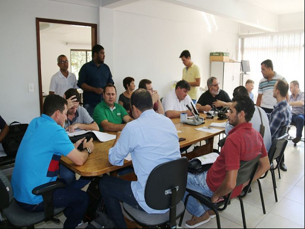 18 empresas participaram do pregão no setor de Suprimentos. Foto: Valdir Bonete/Assessoria de Impr